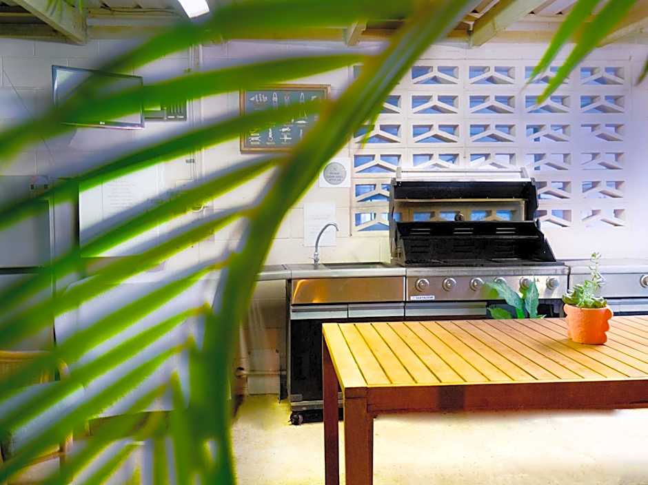 Boyne Island Motel and Villas