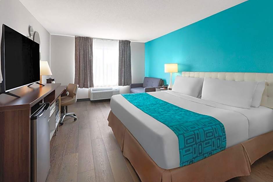 Howard Johnson by Wyndham Romulus Detroit Metro Airport