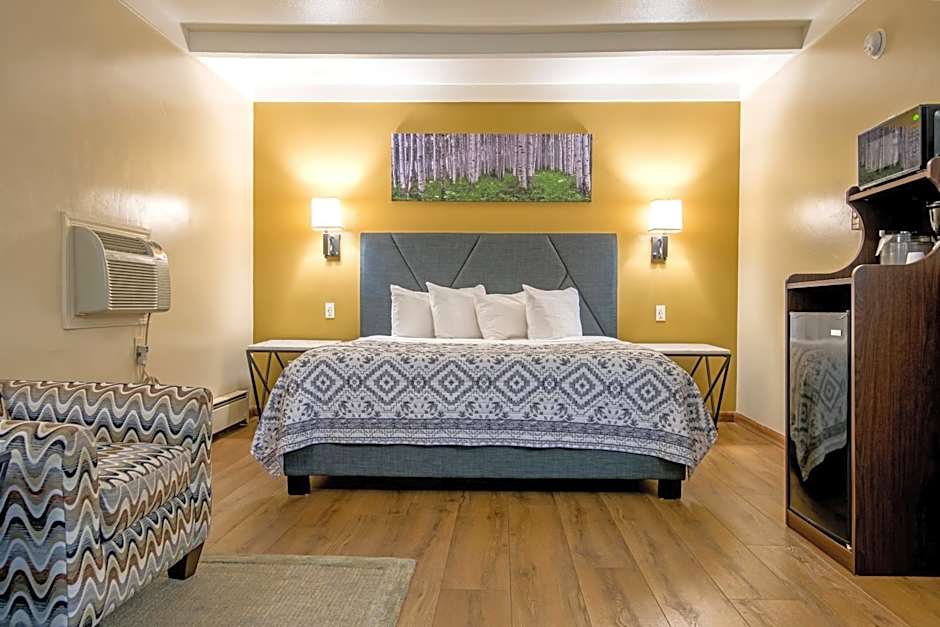 Glenwood Springs Cedar Lodge