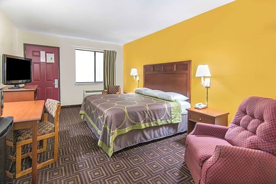 Super 8 by Wyndham Seguin
