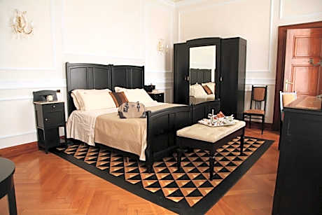 Double Room with Partial Lake View