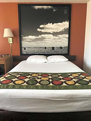 1 Queen Bed Non-Smoking