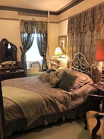 Twin Room with Private Bathroom