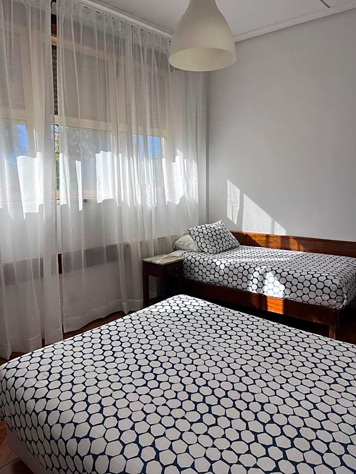 Foto 1 dari 4 — Triple Room