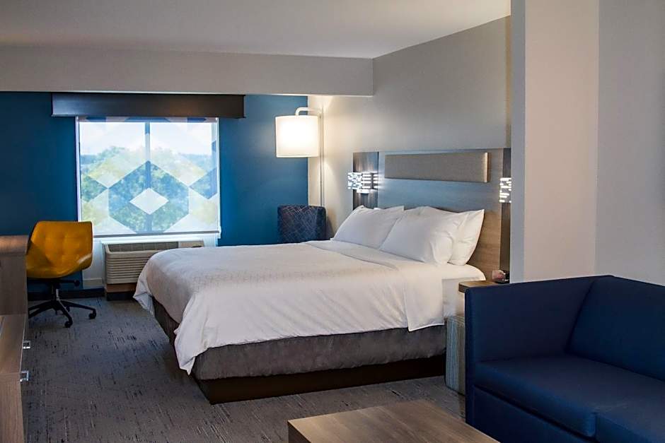 Holiday Inn Express & Suites Overland Park By IHG