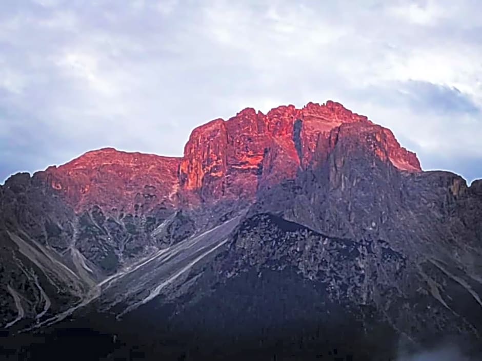 HOTEL DOLOMITI di De Martin D Oscar