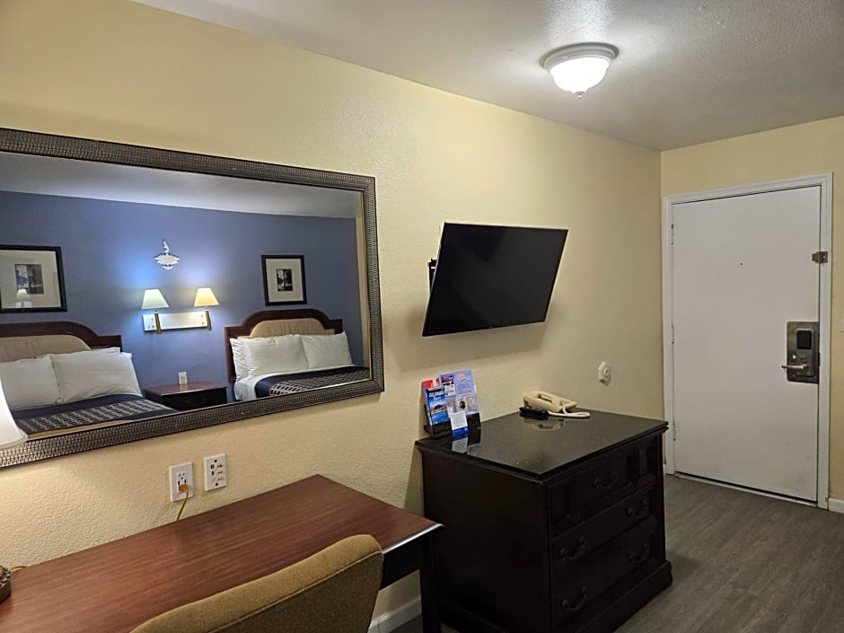 Rodeway Inn & Suites