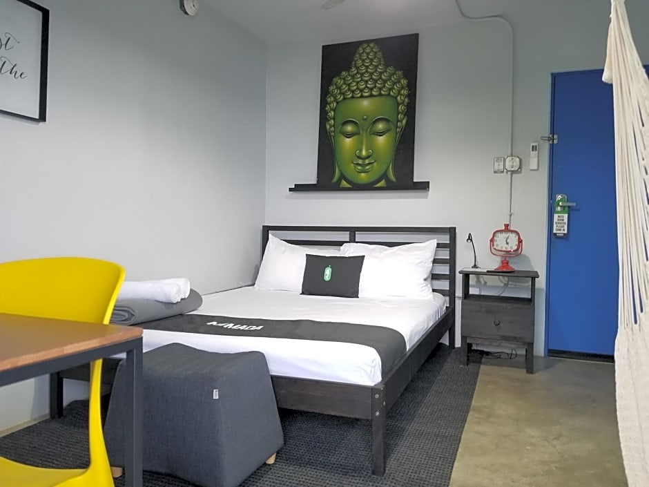 Nomada Urban Beach Hostel- Calle Loiza