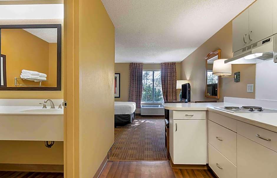 Extended Stay America Suites - Kansas City - Country Club Plaza