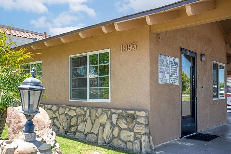 Solaire Inn & Suites