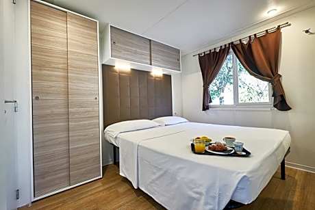 Mobile Home (2 Adults + 1 Child)