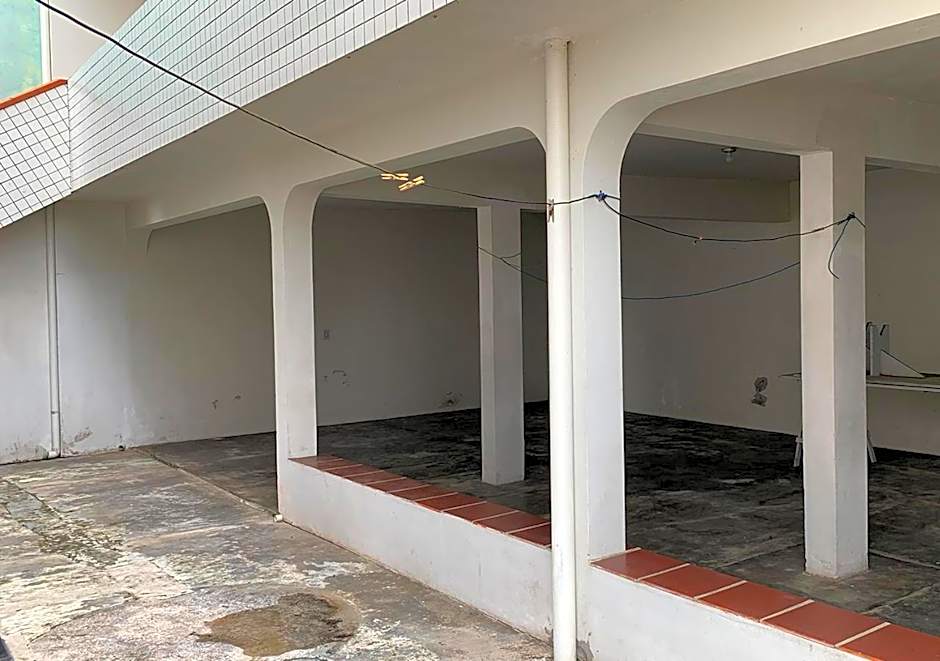 Casa de praia com boa ventilação garagem coberta para 3 carros 50m da praia