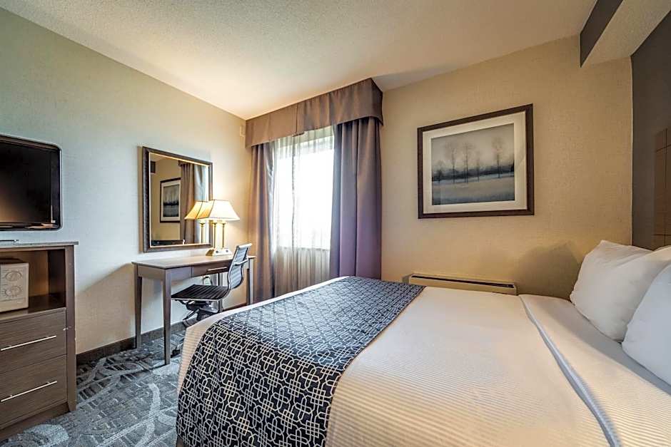 Monte Carlo Inns Airport Suites