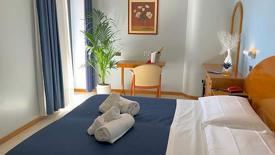 BAJAMAR BEACH HOTEL