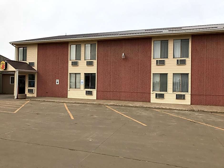 Super 8 by Wyndham Redfield