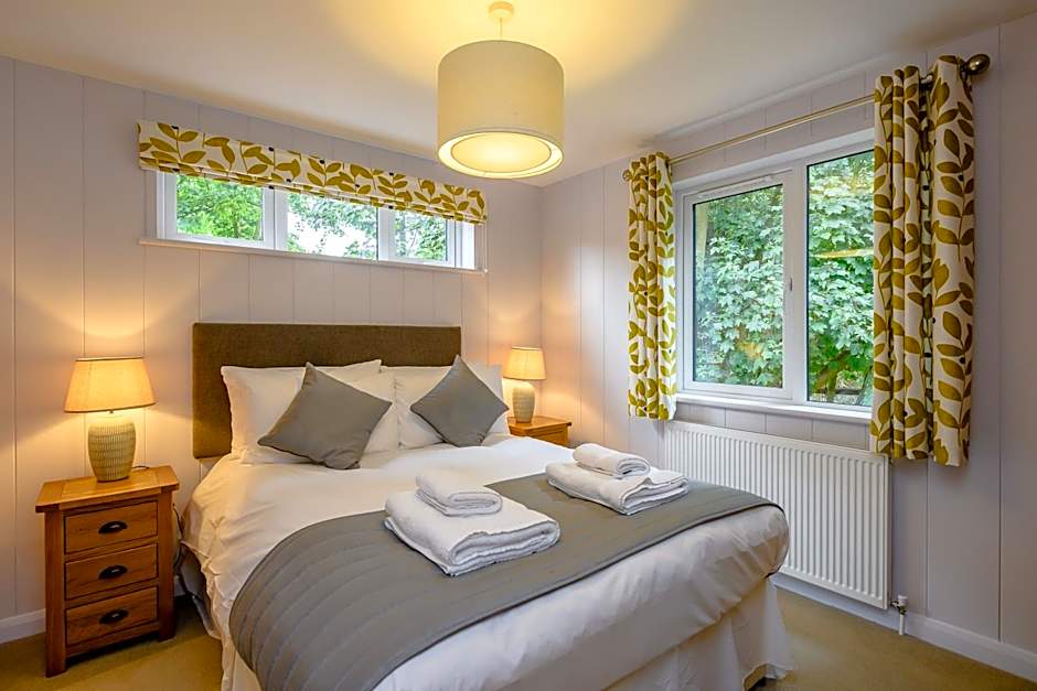 Woolverstone Marina and Lodge Park