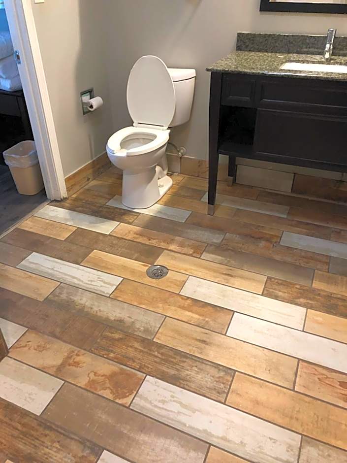 Deerfield Inn and Suites - Fairview