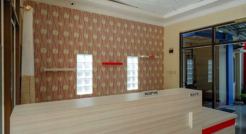 RedDoorz near Millenium Waterpark Palu