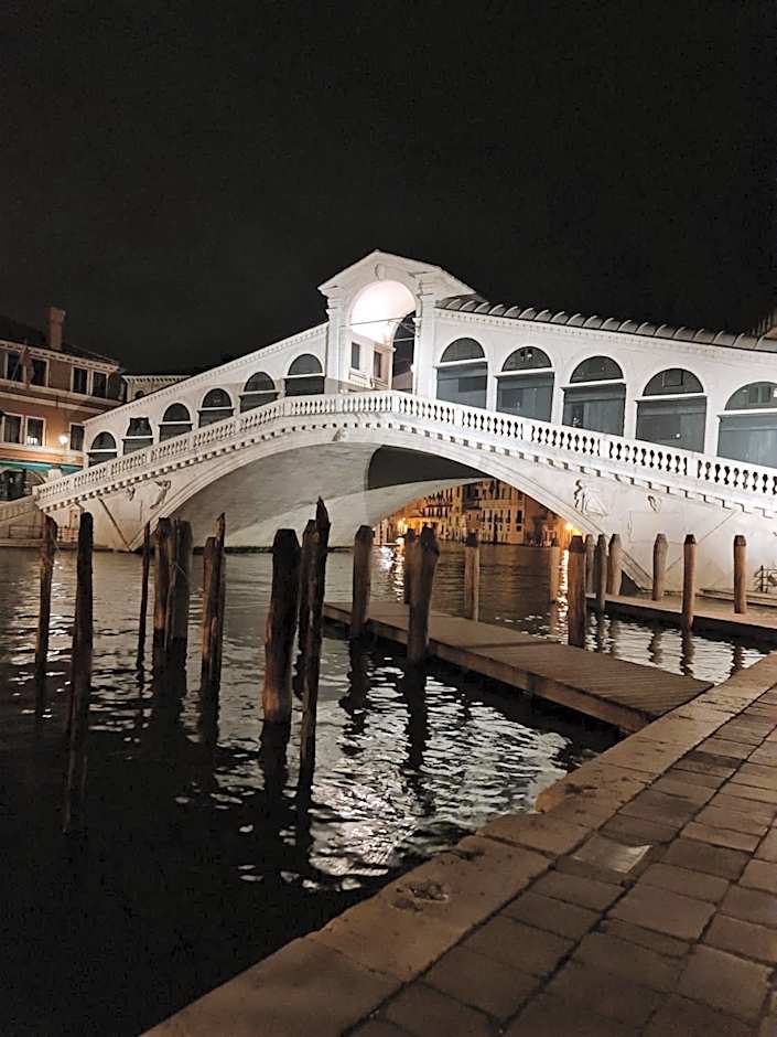 Friendly Venice Suites