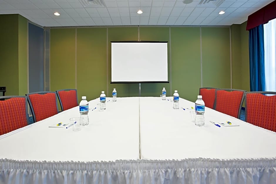 Holiday Inn Express Hotel and Suites Akron South-Airport Area, an IHG Hotel