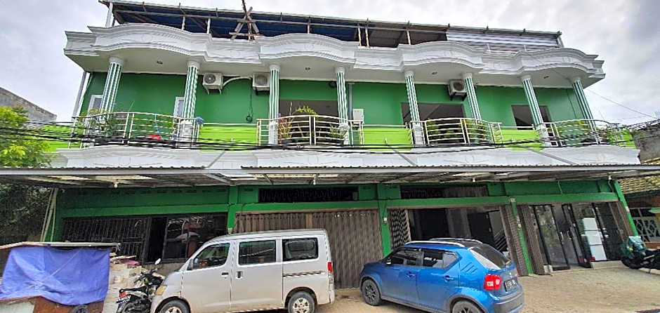 RedDoorz Plus near Siloam Hospital Balikpapan