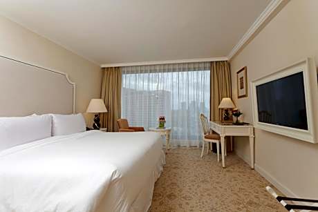 Executive Room with Club Lounge Access