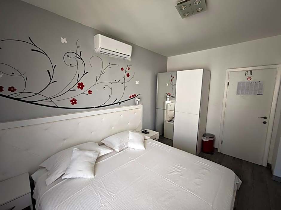 Nirvana Rooms & Apartments