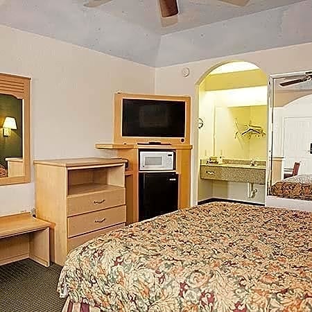 Crystal Inn 249 North