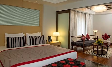 Junior Suite - 2 Pcs of Laundry per day, 1 Round Tea/ Coffee with cookies at Sky Bistro (1700:1900) hours