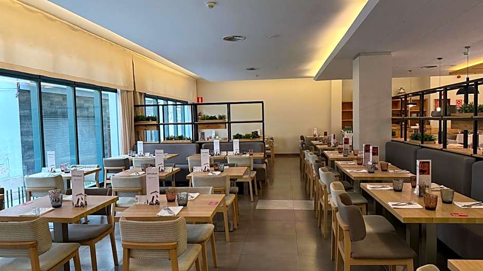 Aqua Hotel Bertran Park