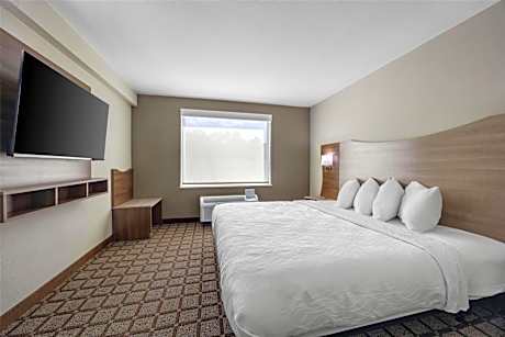 King Suite with Roll-In Shower and Sofa Bed - Disability Access/Non-Smoking