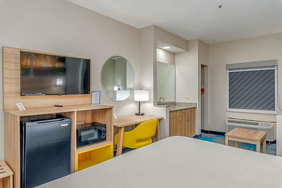 Days Inn & Suites by Wyndham Prattville-Montgomery