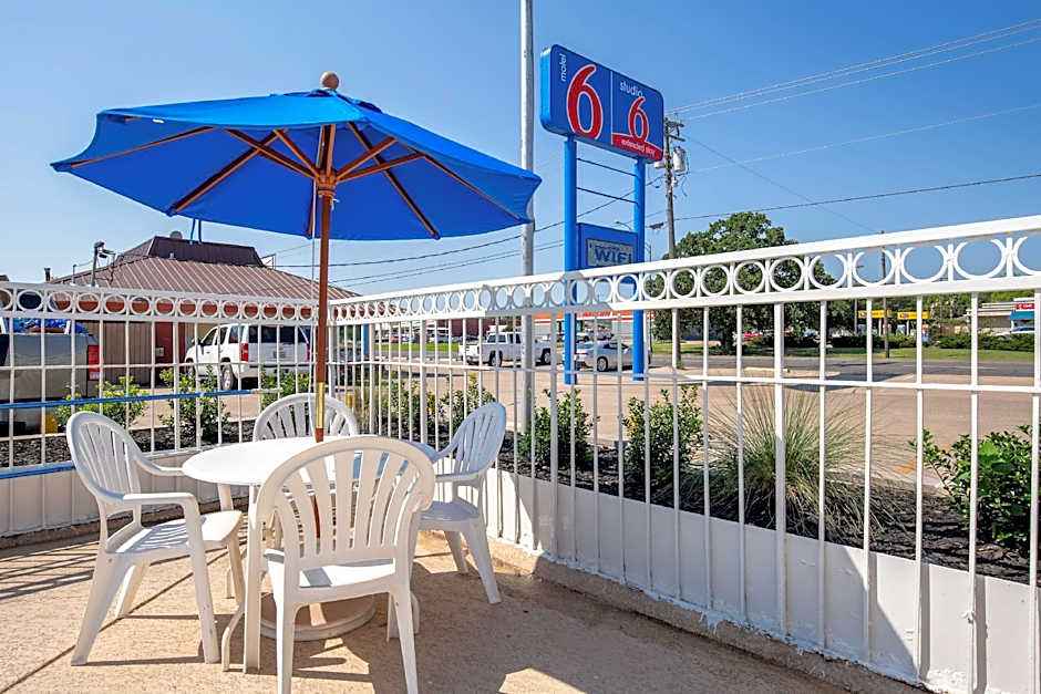 Studio 6-Bryan, TX - University Area