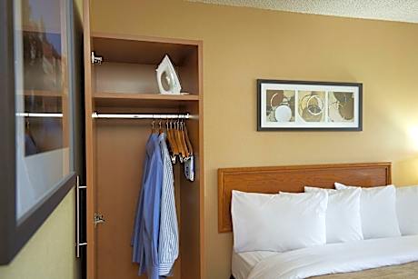 Queen Room with Two Queen Beds - Non Smoking