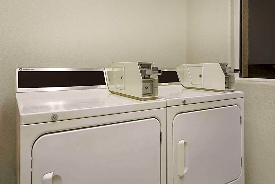 Days Inn by Wyndham Bullhead City