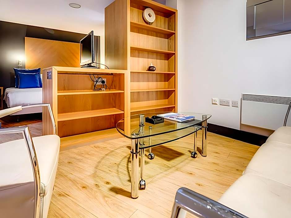 Aparthotel Roomzzz Leeds City West