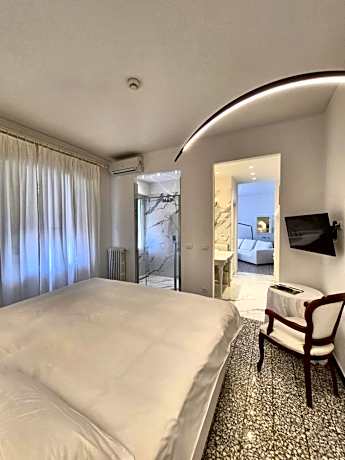 Deluxe Suite with Sea View