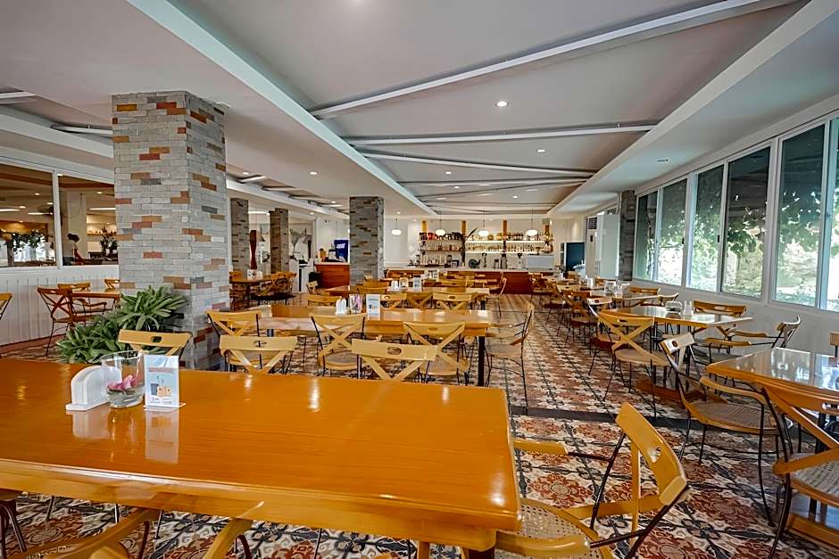 Whiterock Beach Hotel and Waterpark