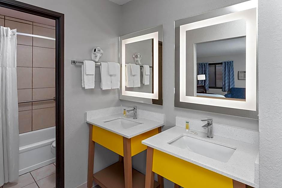 Days Inn by Wyndham Mason City