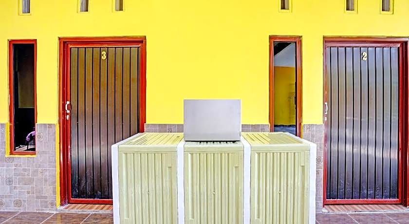 OYO Life 92920 Rumah Kost Azca