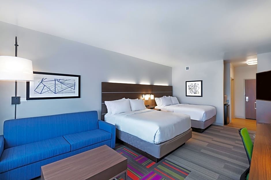 Holiday Inn Express and Suites Chanute, an IHG Hotel