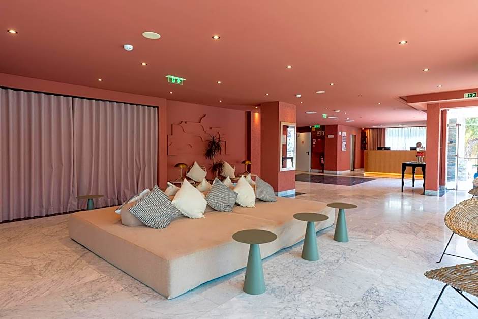 Topazio Vibe Beach Hotel & Apartments