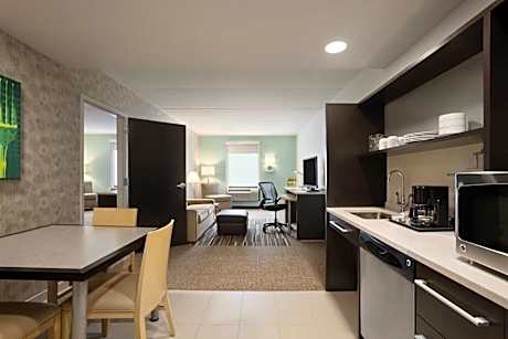 Queen Suite - Hearing Accessible