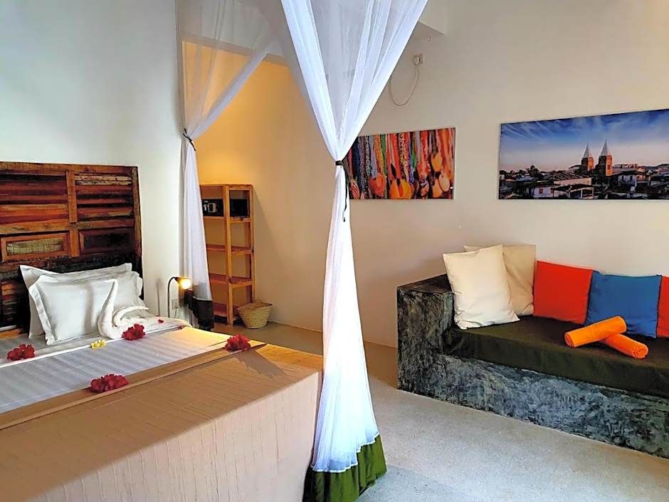 Casa Beach Hotel "Casa Del Mar"