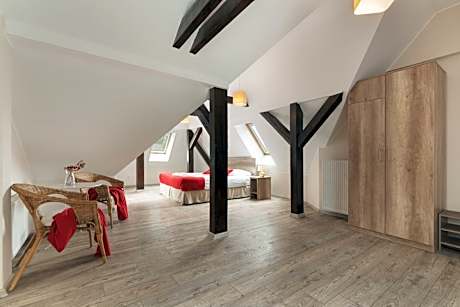 Family Room with Garden View