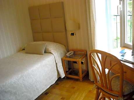 Single Room with Beach Access