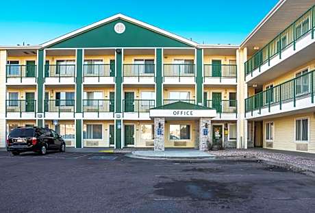 HomeTowne Studios Colorado Springs - Airport