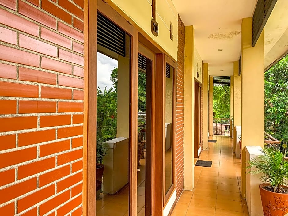 Urbanview Sasono Putro Condongcatur by RedDoorz