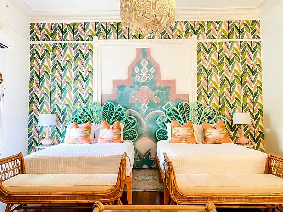 Marreros Guest Mansion - Adult Only