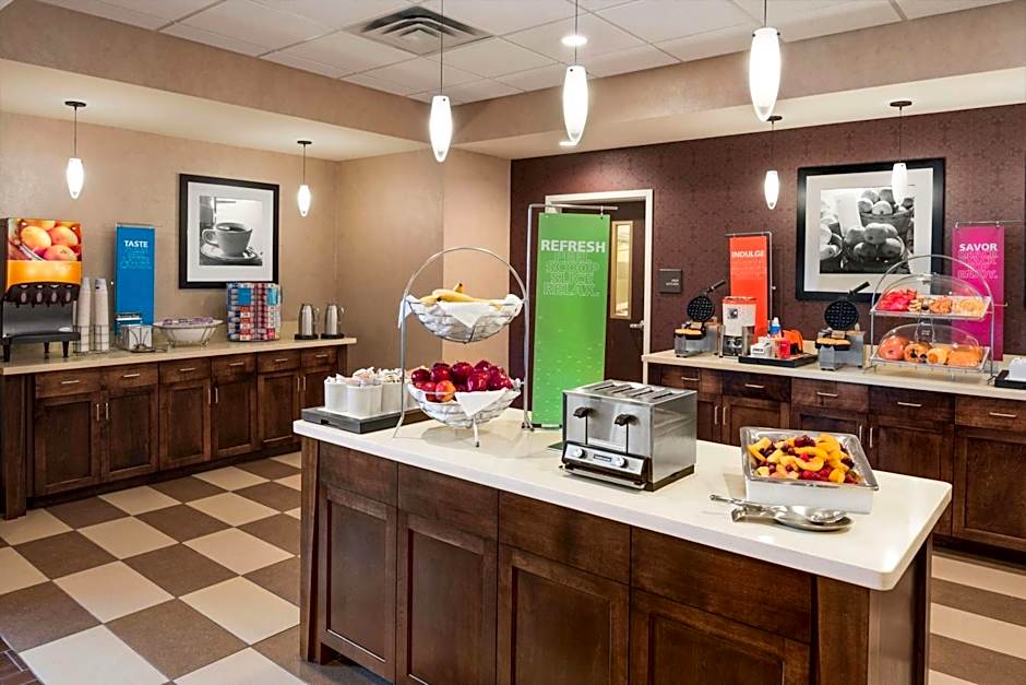 Hampton Inn By Hilton Lincoln Airport